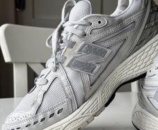New Balance 1906R running trainers