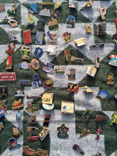 900 Vintage Enamel Pin Badges(rrp 1800-2500 euro)