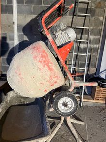 Radius 220v cement mixer