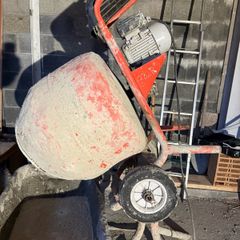 Radius 220v cement mixer