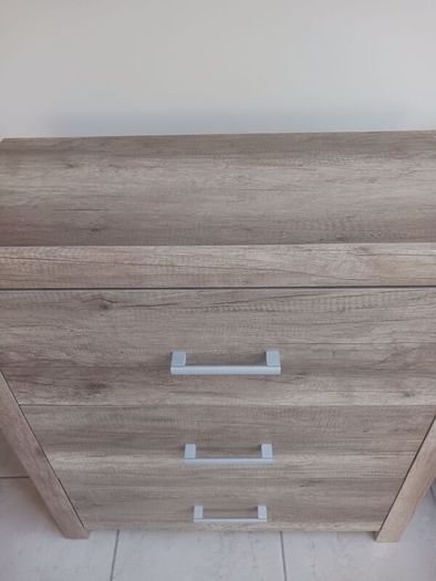 Chest of drawers