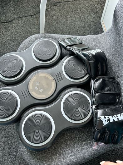 Electric music boxing machine