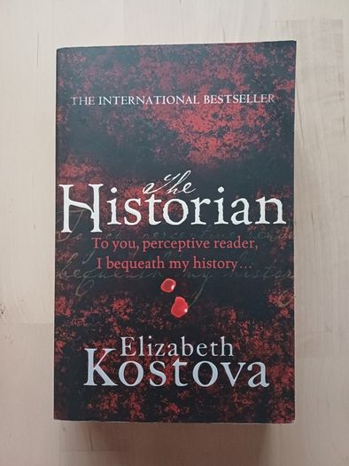 The Historian by Elizabeth Kostova (Horror Mystery Paperback 2005)