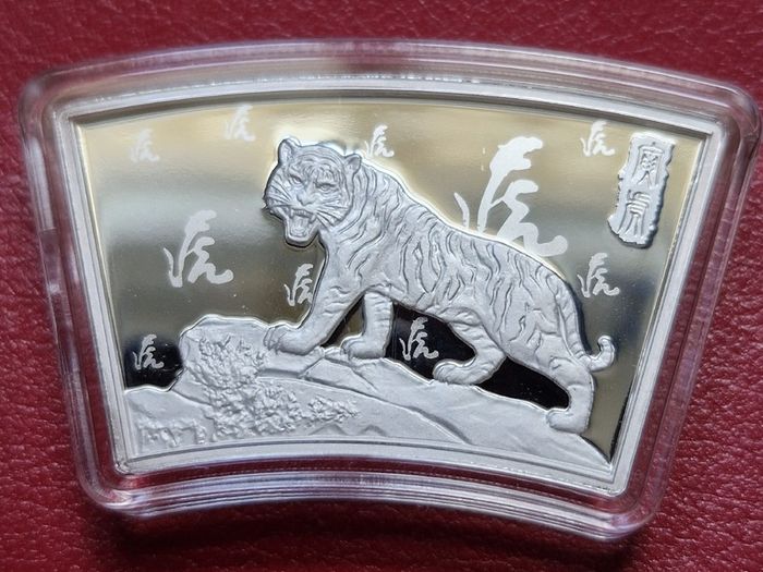 Samoa 30 gram Lunar Tigar 5 Dollar Fan shaped coin