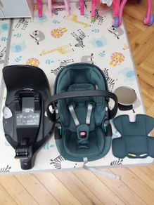 Maxi Cosi Pebble 360 swivel & isofix base