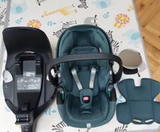 Maxi Cosi Pebble 360 swivel & isofix base