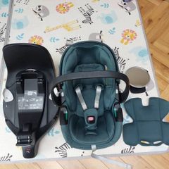Maxi Cosi Pebble 360 swivel & isofix base