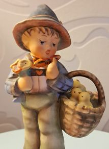 1971 Goebel  "Easter Greetings" Figurine