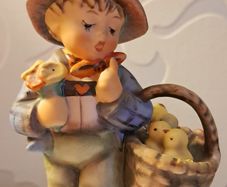 1971 Goebel  "Easter Greetings" Figurine