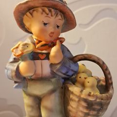 1971 Goebel  "Easter Greetings" Figurine