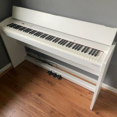 Roland Digital Piano F-140R