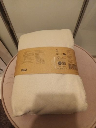 Cosy Ecru throw