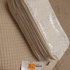 Bnwt pencil case was 4euro