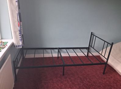 Metal bed frame