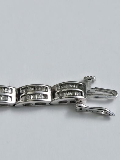 Brand New 10ct White Gold Diamond Tennis Bracelet