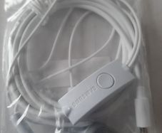Nrw Samsung original ear buds in wrapping