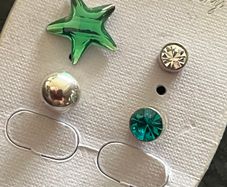 4 Odd Studs