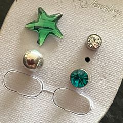 4 Odd Studs