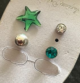 4 Odd Studs