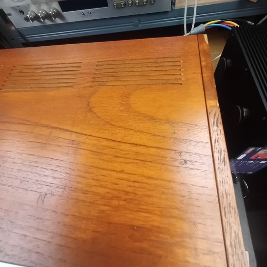 Iconic Vintage Leak 2000 Hifi Stereo Amplifier Receiver from the golden era 1970s STUNNING condition Soild teak wood