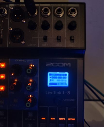 Zoom L-8 Livetrak