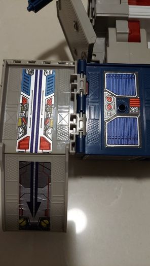 Transformer / toy / G1 OPTIMUS