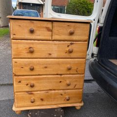 chest of drawers