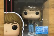 Funko Stranger Things: Robin Buckley with Flashlight (Exclusive)
