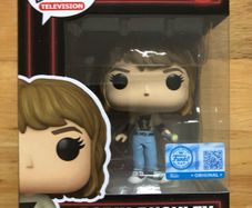 Funko Stranger Things: Robin Buckley with Flashlight (Exclusive)