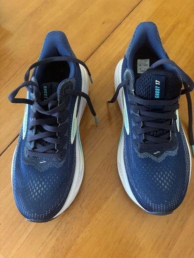 Brooks Ladies Trainers