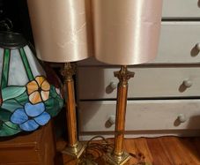 2 medium lamps