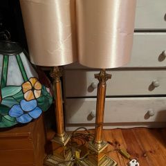 2 medium lamps