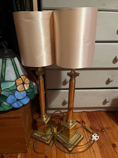 2 medium lamps