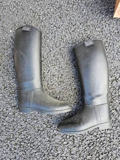 Horse riding boots
