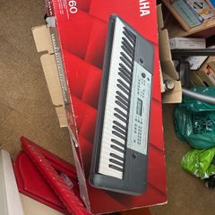 YAMAHA YPT-260 electric keyboard
