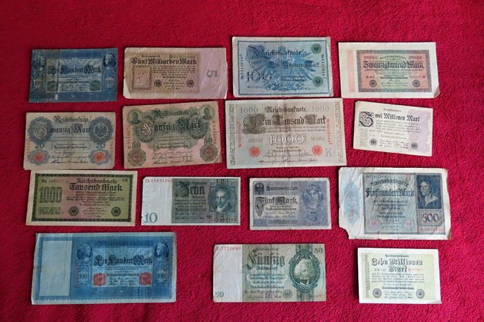 Antique German banknotes & commemorative bank note coins in wood case