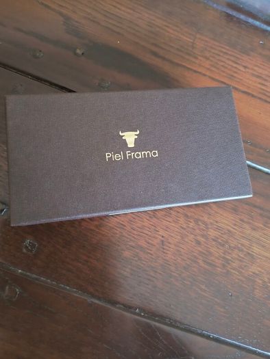 Piel Frama - Leather Case.