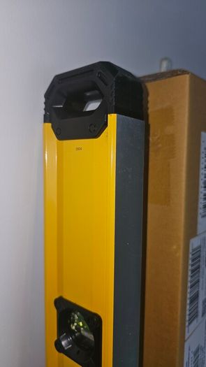 DeWALT Box Beam Spirit Level 4 Piece Set (250mm, 600mm, 1200mm, 1800mm)