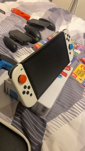 Nintendo Switch Oled + Games/Accessories
