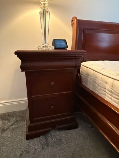Bedroom furniture set