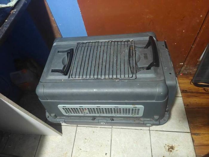 Large AniOne Hard-Shell Dog Crate / Travel Carrier (Size L)