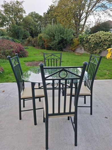 table and 4 chairs