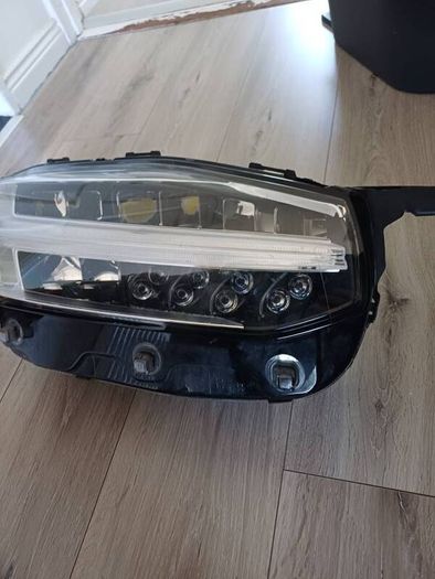 Volvo XC90 (2015+) Driver Side Active Matrix LED Headlight - RHD (32228691)