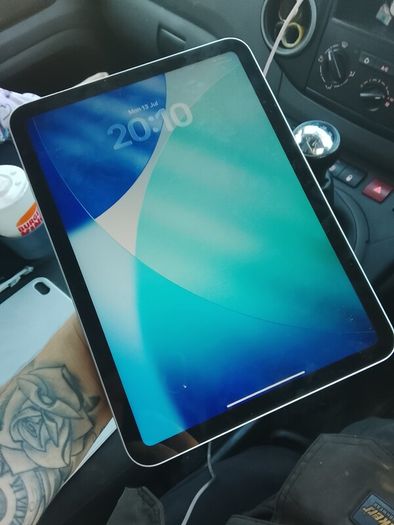 2026  Ipad + Magic keyboard