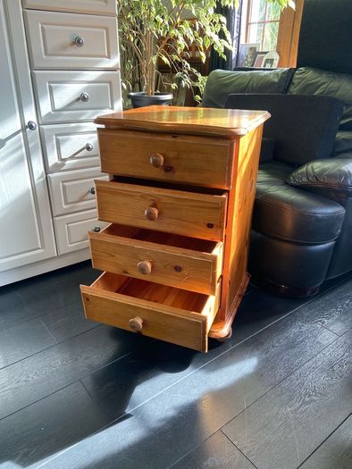 Small Dresser/Bedside Table