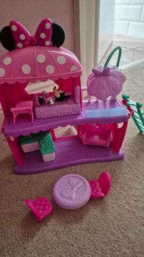 Minnie Mouse play house