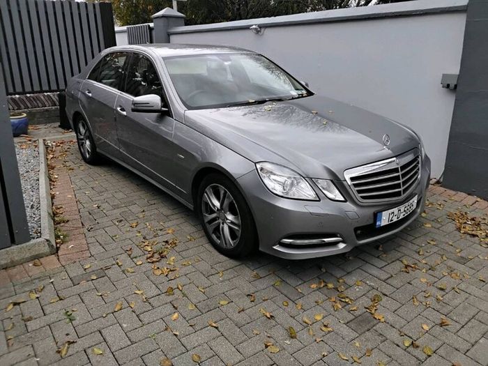 Car 2012 Mercedes E220