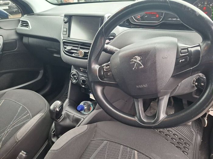 Peugeot 208 2014