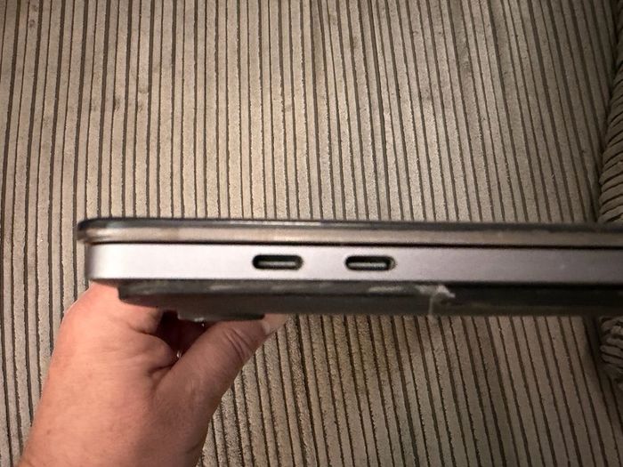 Apple MacBook Pro 15" i7 2.7GHz Touch Bar A1707 (EMC 3072) Late 2016 16GB RAM / 512GB Flash Drive / Dual GPU / Pristine condition