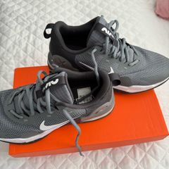 Nike casual trainers.
